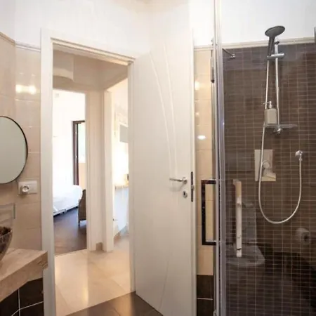 Mediterranean Pool & Parking Apartment *