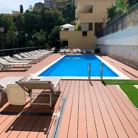 Mediterranean Pool & Parking Apartment *