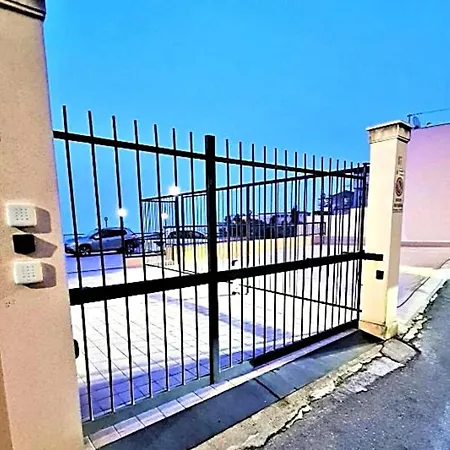 Mediterranean Pool & Parking Apartmán *