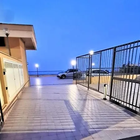 Mediterranean Pool & Parking Apartmán *