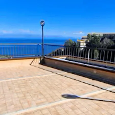 Mediterranean Pool & Parking 아파트