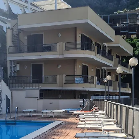 아파트 Mediterranean Pool & Parking *