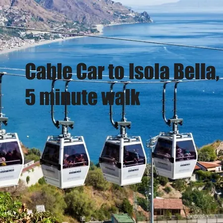 Mediterranean Pool & Parking 타오르미나