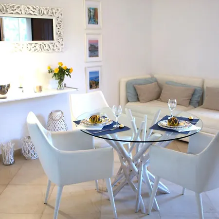 Mediterranean Pool & Parking 아파트 *