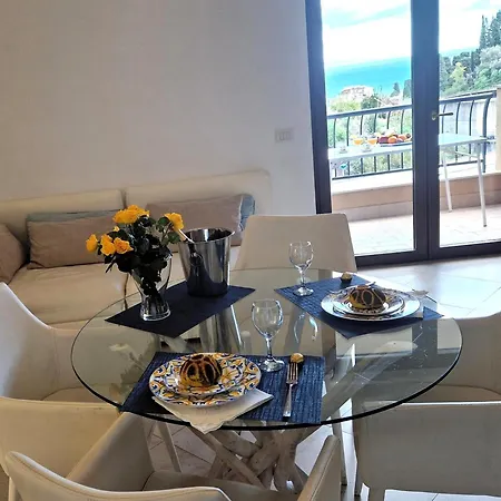 Mediterranean Pool & Parking 아파트 타오르미나