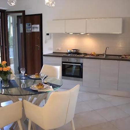 Mediterranean Pool & Parking 아파트 *