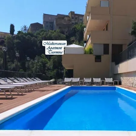 Mediterranean Pool & Parking アパート *