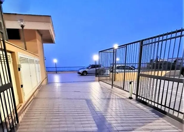 Mediterranean Pool & Parking 公寓 *